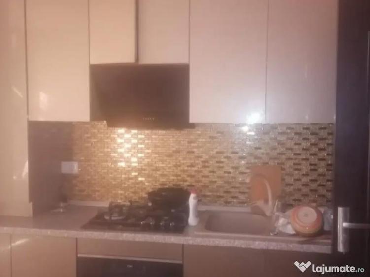 Apartament cu 3 camere decomandat în Mogoșoaia