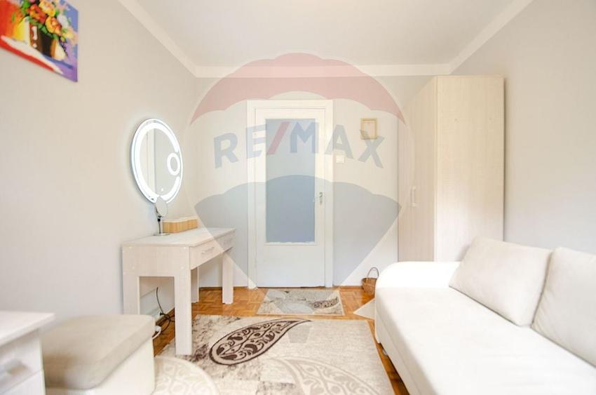 Apartament cu 3 camere semidecomandat, mobilat în Gheorghe Lazăr