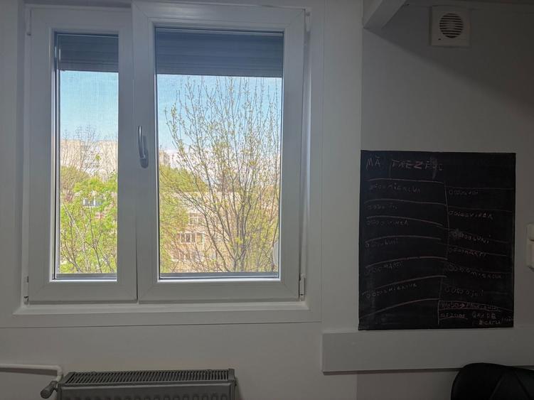 Apartament cu 3 camere semidecomandat, mobilat în Alexandru Obregia