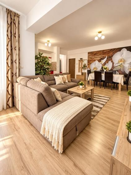 Apartament cu 3 camere semidecomandat, mobilat în Mamaia-Sat