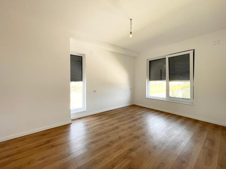 Duplex cu 5 camere cu Canalizare în Moșnița Nouă