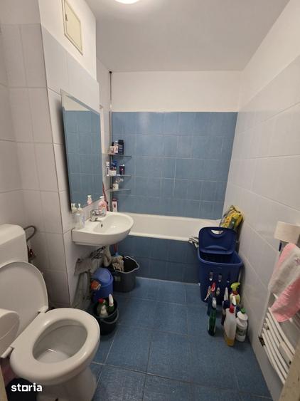 Apartament cu 3 camere decomandat în Tei