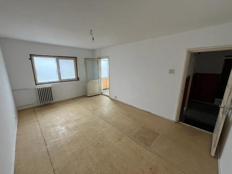 Apartament cu 2 camere decomandat în Spitalului