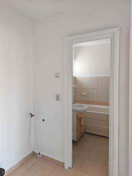 Apartament cu 3 camere semidecomandat în Zimbru