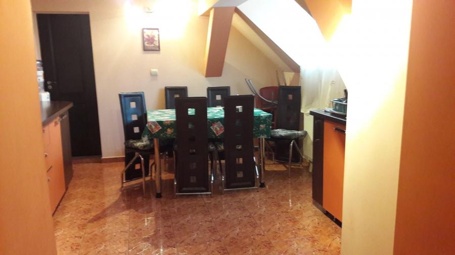 Apartament cu 5 camere semidecomandat, mobilat în Central