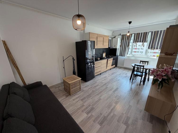Apartament cu 2 camere decomandat, mobilat în Păcii