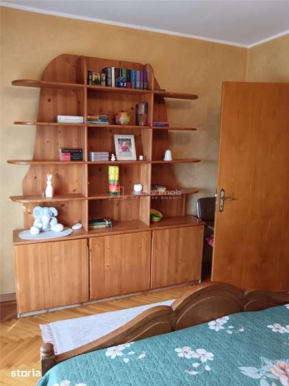 Apartament cu 4 camere, mobilat în Decebal