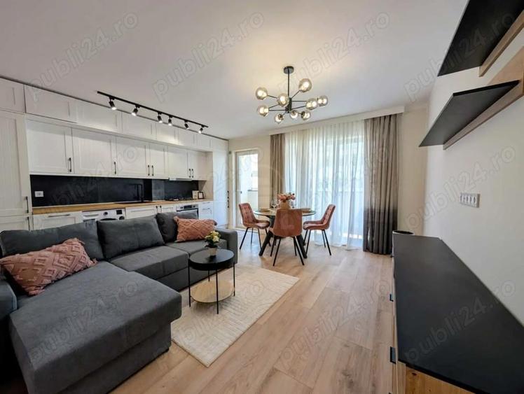 Apartament cu 3 camere semidecomandat în Central