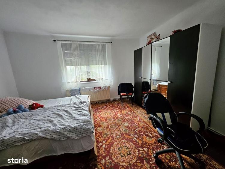 Casă cu 4 camere în Mândruloc
