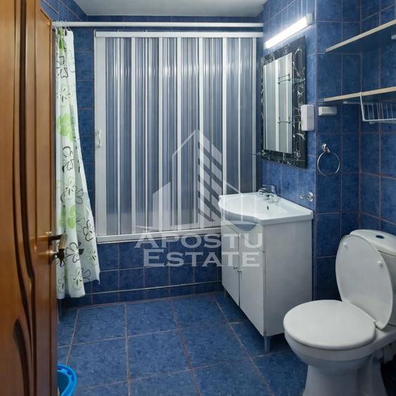 Apartament cu 3 camere semidecomandat, mobilat în Miorița
