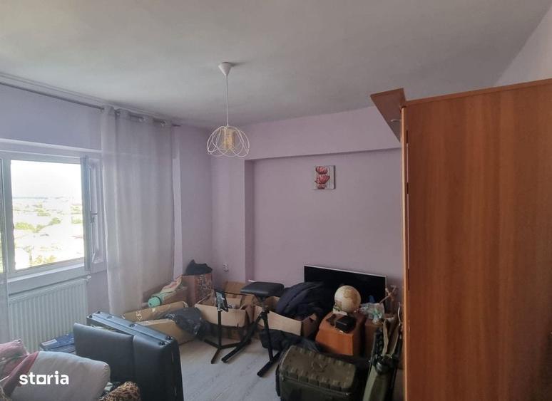 Apartament cu 4 camere decomandat în Nicolina