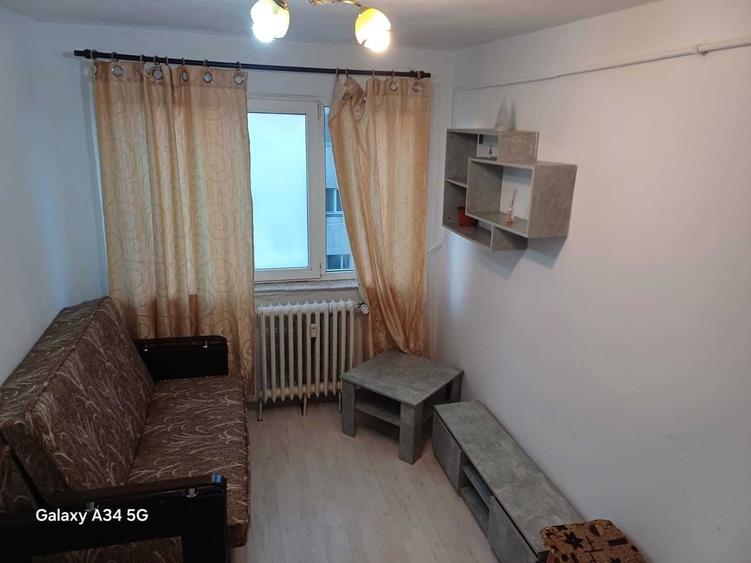 Apartament cu 2 camere semidecomandat în Tractorul