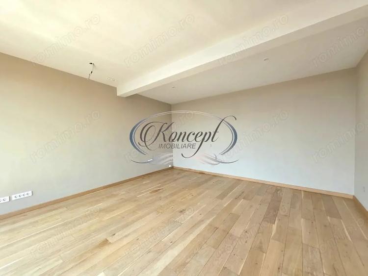 Casă cu 9 camere cu Teren 500 Mp în Gruia