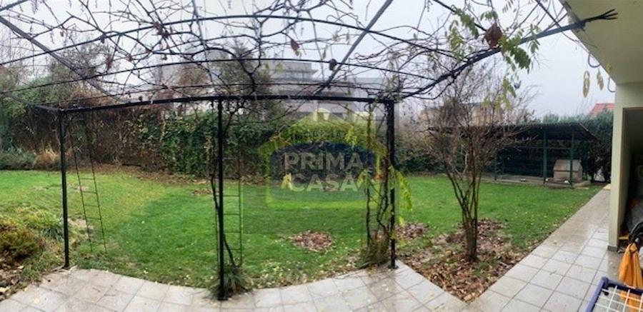Duplex cu 10 camere cu Canalizare în Săsar
