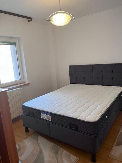 Apartament cu 3 camere decomandat în Drumul Taberei