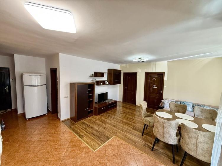 Apartament cu 3 camere semidecomandat în Florești
