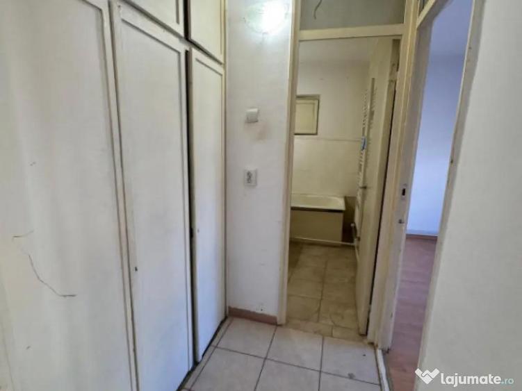 Apartament cu 2 camere semidecomandat în Rovine