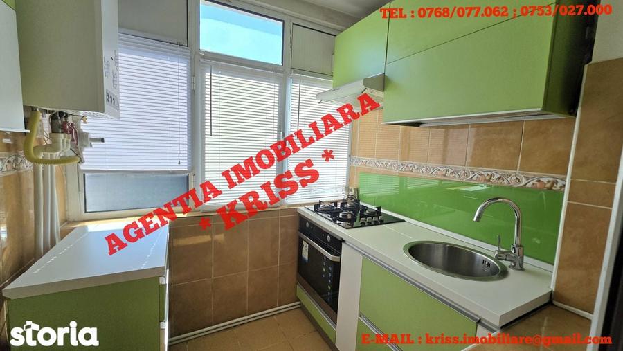 Apartament cu 3 camere decomandat în Central
