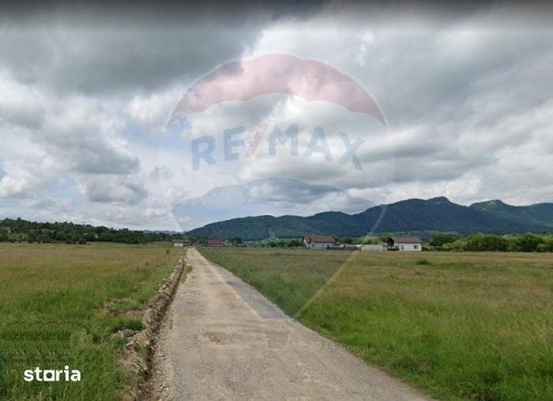 Teren de 2100 mp, în Central
