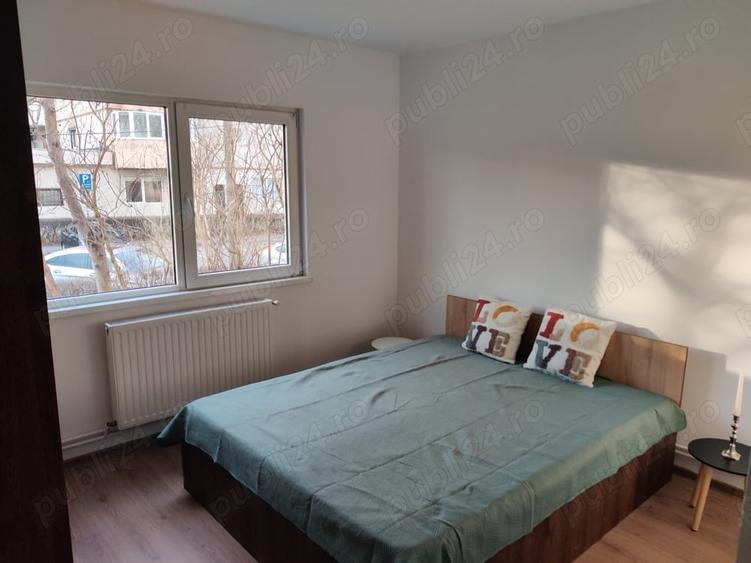 Apartament cu 3 camere decomandat în Tractorul