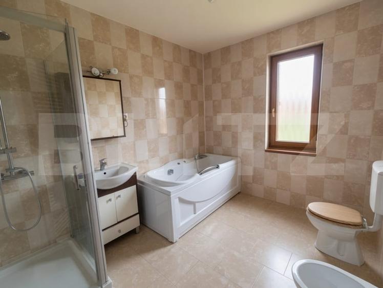 Casă individuală cu 5 camere cu Canalizare în Aurel Vlaicu