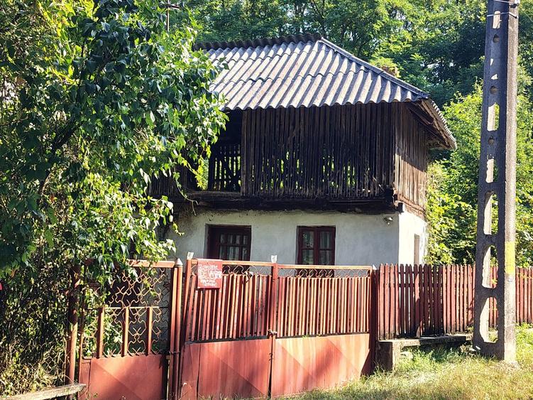 Casă individuală cu 4 camere cu Teren 1100 Mp în Stroești