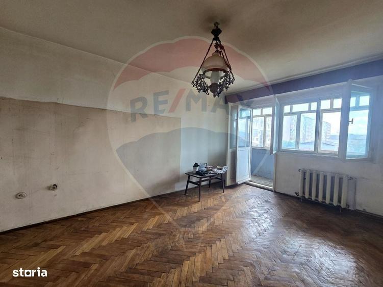 Apartament cu 3 camere decomandat în Cetate