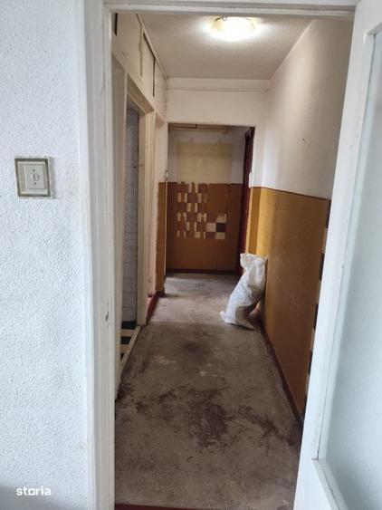 Apartament cu 3 camere în Km 4