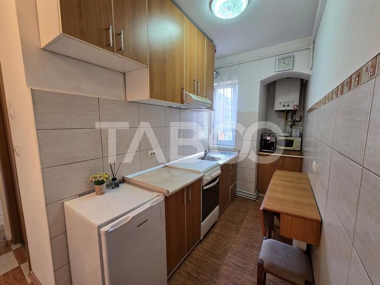 Apartament cu 3 camere semidecomandat, mobilat în Mihai Viteazul