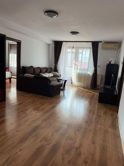 Apartament cu 2 camere semidecomandat în Apărătorii Patriei