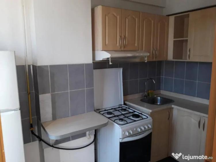 Garsonieră decomandată în Podul de Piatră