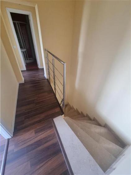 Penthouse cu 5 camere decomandat în 1 Mai