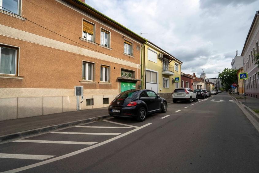 Apartament cu 4 camere decomandat în Central