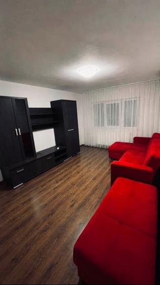 Apartament cu 3 camere decomandat, mobilat în Soarelui