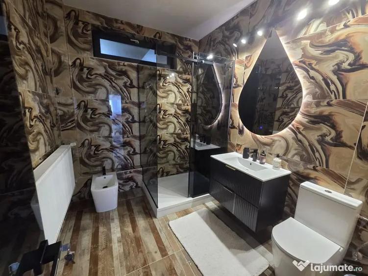 Casă cu 8 camere cu Teren 1500 Mp în Rediu