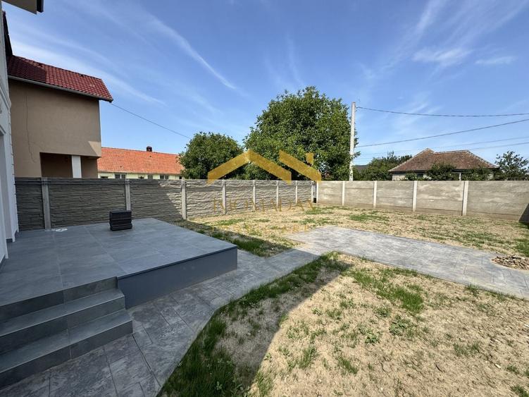 Duplex cu 4 camere cu Canalizare în Utvin