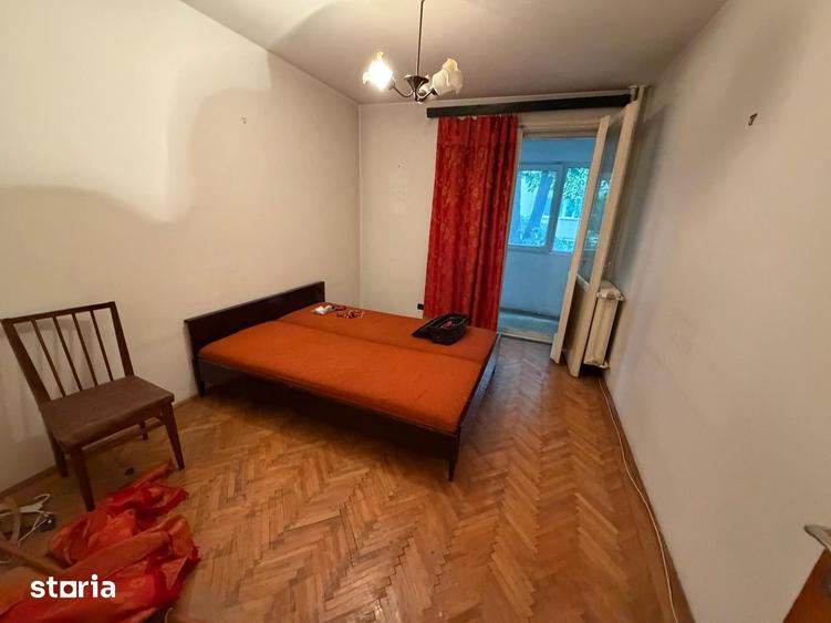 Apartament cu 3 camere semidecomandat în Dristor