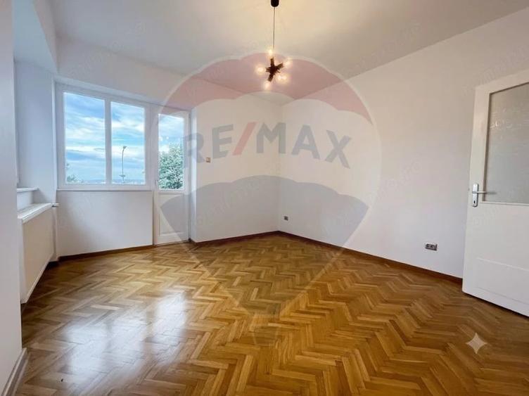 Apartament cu 2 camere decomandat în Centrul Istoric