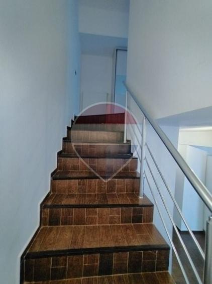 Apartament cu 2 camere, mobilat în Central