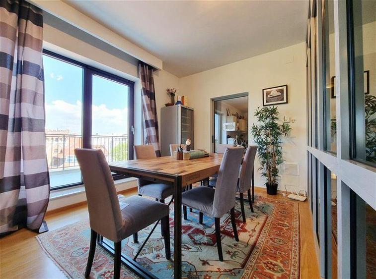 Apartament cu 5 camere decomandat în Kiseleff