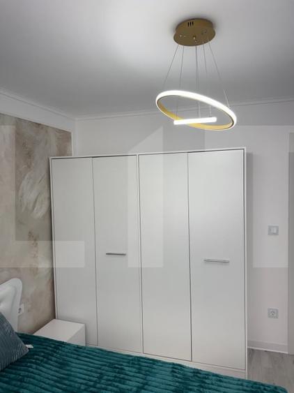 Apartament cu 3 camere semidecomandat, mobilat în Dâmbovița