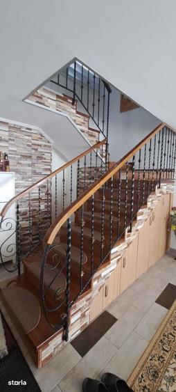 Casă cu 5 camere cu Teren 750 Mp în Valea Borcutului