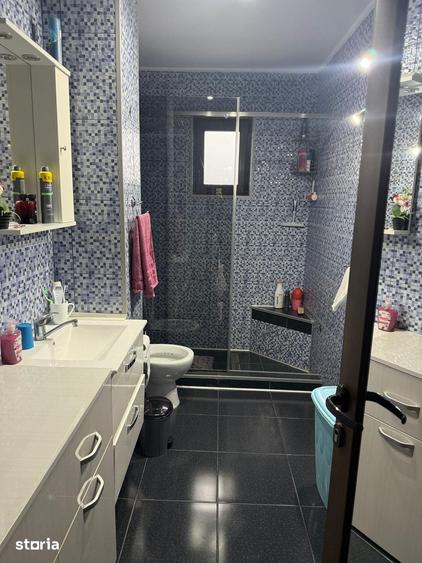 Casă cu 5 camere cu Teren 190 Mp în Chercea