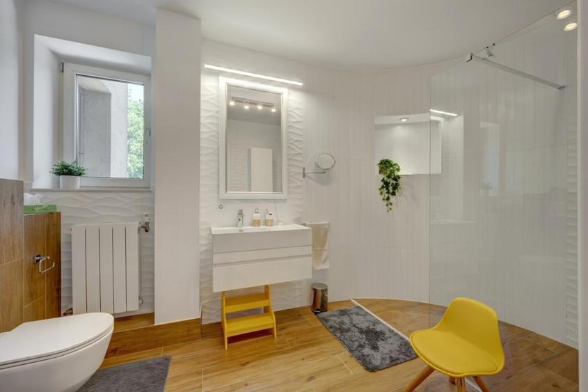 Casă cu 6 camere cu Teren 450 Mp în Băneasa