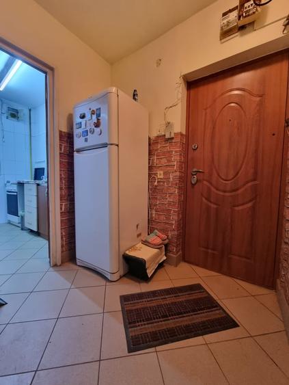 Apartament cu 4 camere semidecomandat în Ferentari