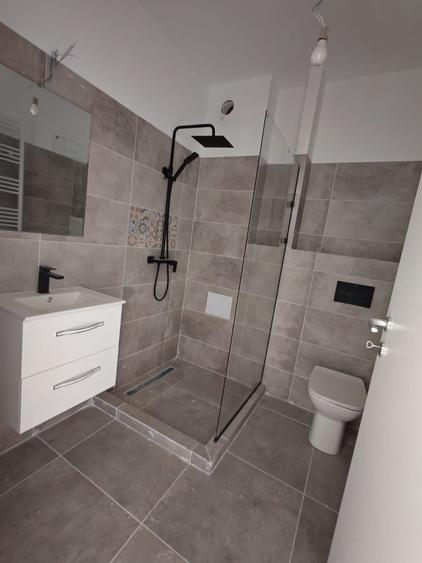 Apartament cu 4 camere decomandat în Berceni