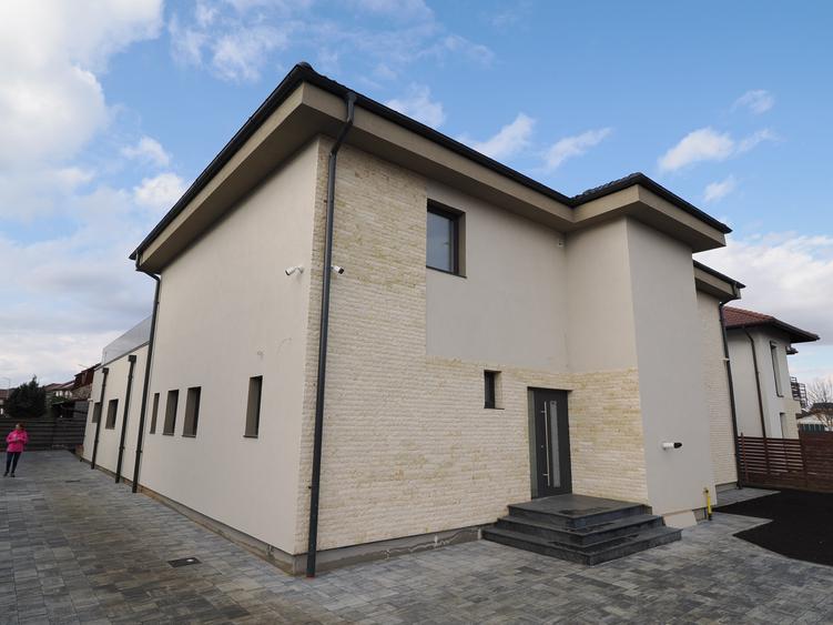 Casă individuală cu 6 camere cu Canalizare în Ghimbav