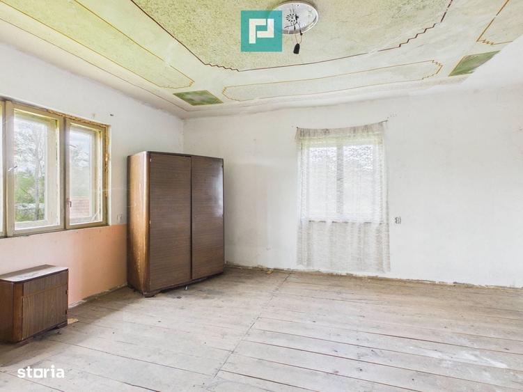 Casă cu 2 camere cu Teren 17681 Mp în Almaș