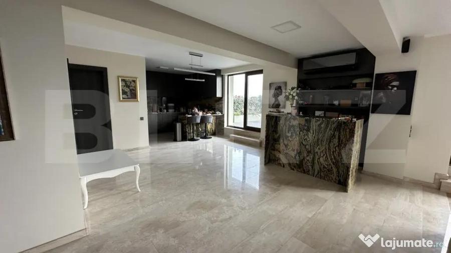 Apartament cu 3 camere semidecomandat în Nufărul