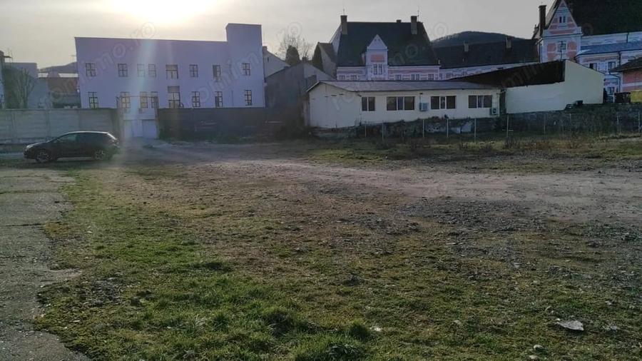 Teren de 3929 mp, în Cetate